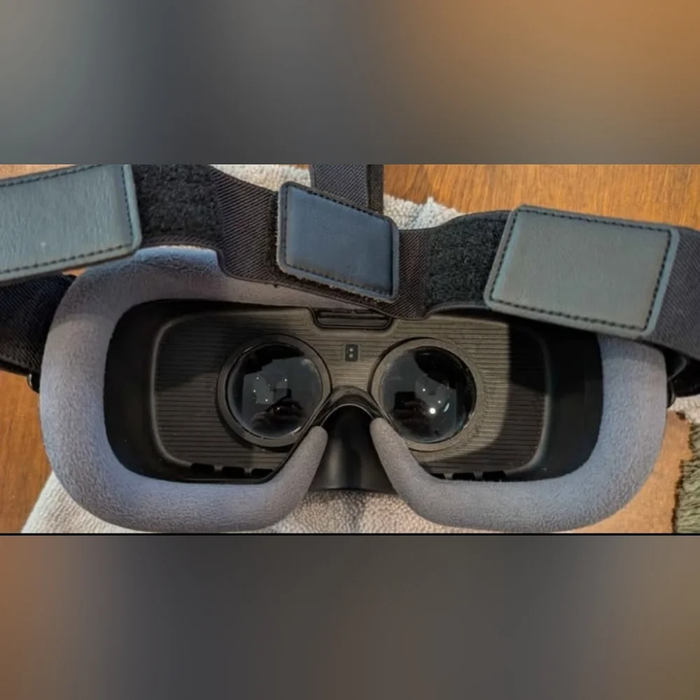 Samsung Gear VR with Controller - Black